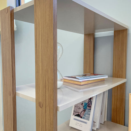 Escritorio con Biblioteca Match Roble y Off White 120x134cm con Tres Repisas - ESCRITORIOS | Bylmo