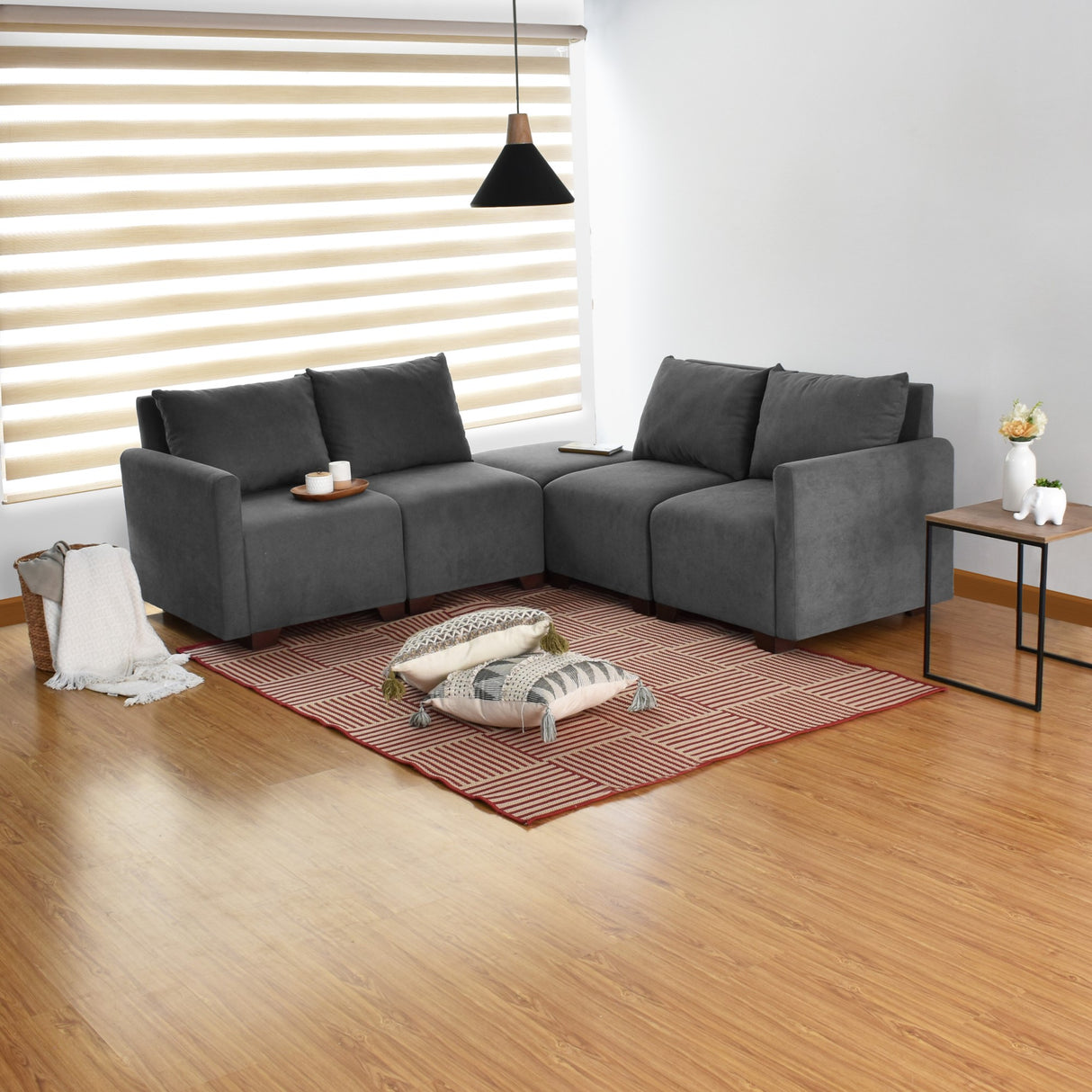 Sala Modular Alcala Gris 190x80cm de Cinco Puestos Resistente a Rasguños con Apoya Brazos y Puff - SOFAS Y POLTRONAS | Bylmo