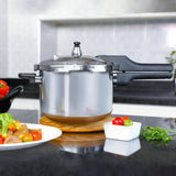 Olla de Presión Plateado y Negro 25x21.6cm De 5.6 Litros Apta para Inducción con Mango de Baquelita - OLLAS Y SARTENES | Bylmo