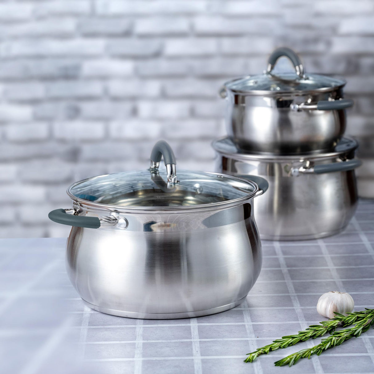 Olla Alta Plateado y Gris 23.5x20cm De 4.6 Litros Apta para Inducción con Mango de Silicona - OLLAS Y SARTENES | Bylmo