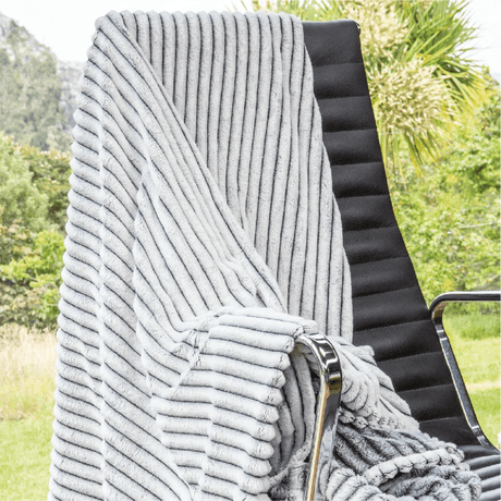 Cobija Flannel 3D Gris 160x230cm Térmica Suave - COBIJAS Y MANTAS | Bylmo