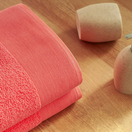 Toalla de Cuerpo Modha Fucsia 70x140cm Fondo Entero - TOALLAS | Bylmo