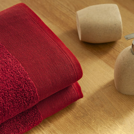 Toalla de Cuerpo Modha Vinotinto 70x140cm Fondo Entero - TOALLAS | Bylmo