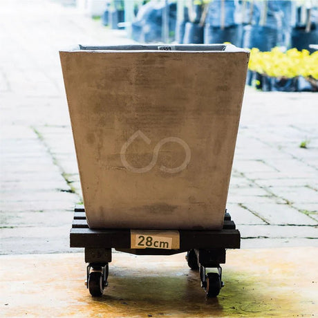 Base para Materas Exterior Tulipán Negro 28x10cm Cuadrado con Rodachines Apto Para Intemperie - BASES PARA MATERAS DE EXTERIOR | Bylmo