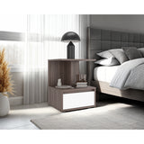 Mesa de Noche Miki Avellana y Blanco 40x51.6cm con Un Cajón y Con Tres Compartimientos - MESAS DE NOCHE | Bylmo