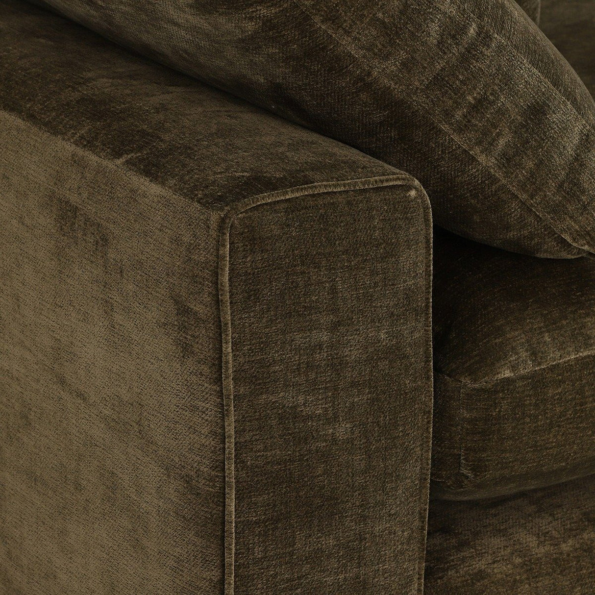 Sofá Café Oscuro 436x67cm De Seis Puestos con Apoya Brazos - SOFAS Y POLTRONAS | Bylmo