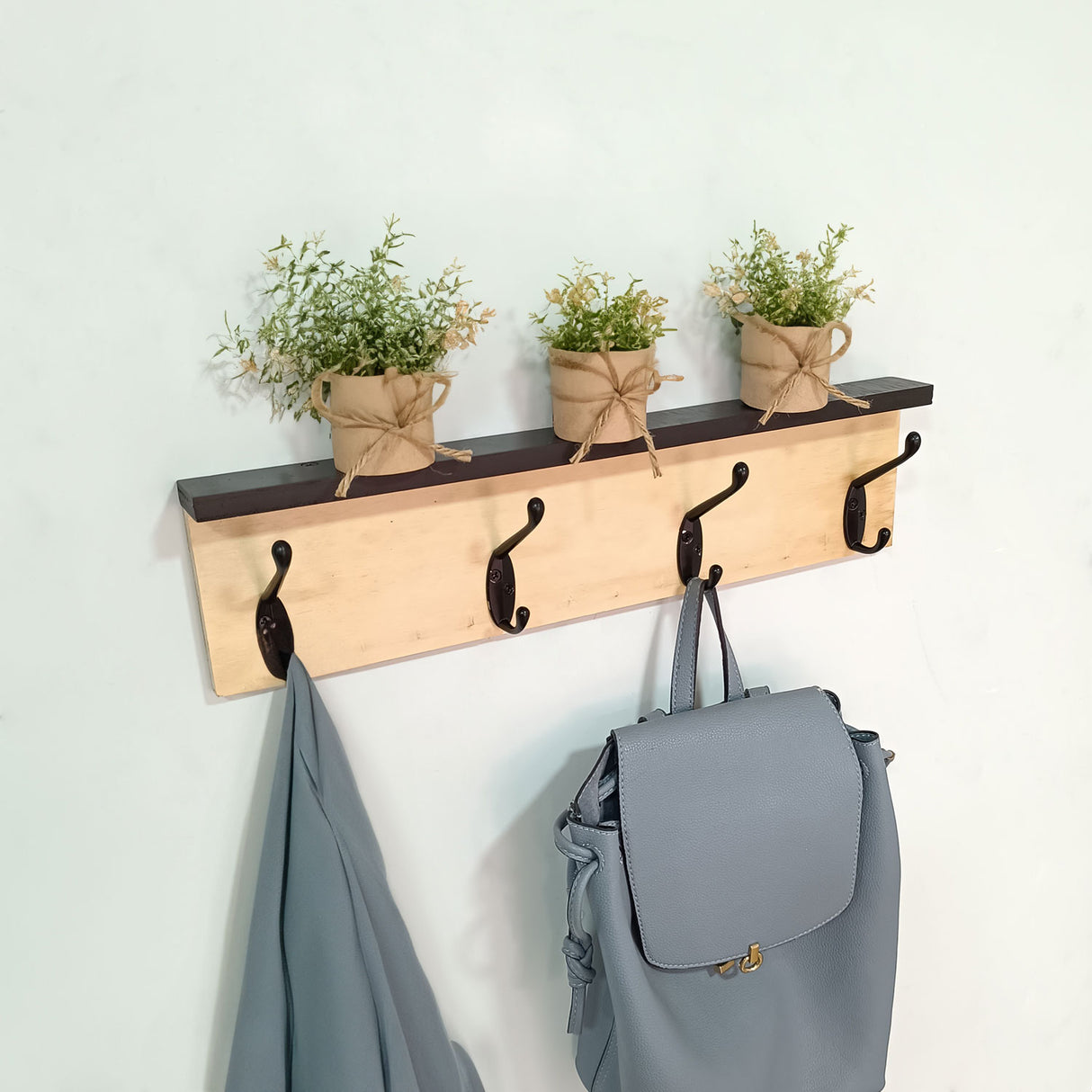 Perchero Moss Madera Natural y Negro 45x11.2cm de Pared con Cuatro Ganchos - PERCHEROS | Bylmo