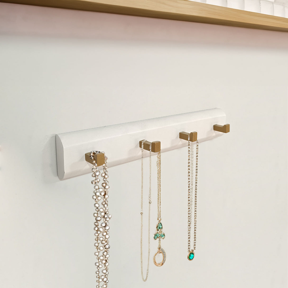 Perchero Blanco 22.5x4cm de Pared con Cuatro Ganchos - PERCHEROS | Bylmo