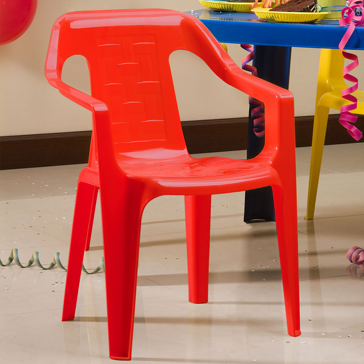 Silla Infantil Rimax Estrella Rojo 38x53.5cm con Espaldor y con Apoya Brazos - SILLAS Y BUTACOS | Bylmo