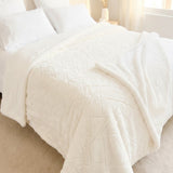 Cobija Ovejera Mellow Home Marfil 200x230cm Extrasuave de Lineas Verticales - COBIJAS Y MANTAS | Bylmo