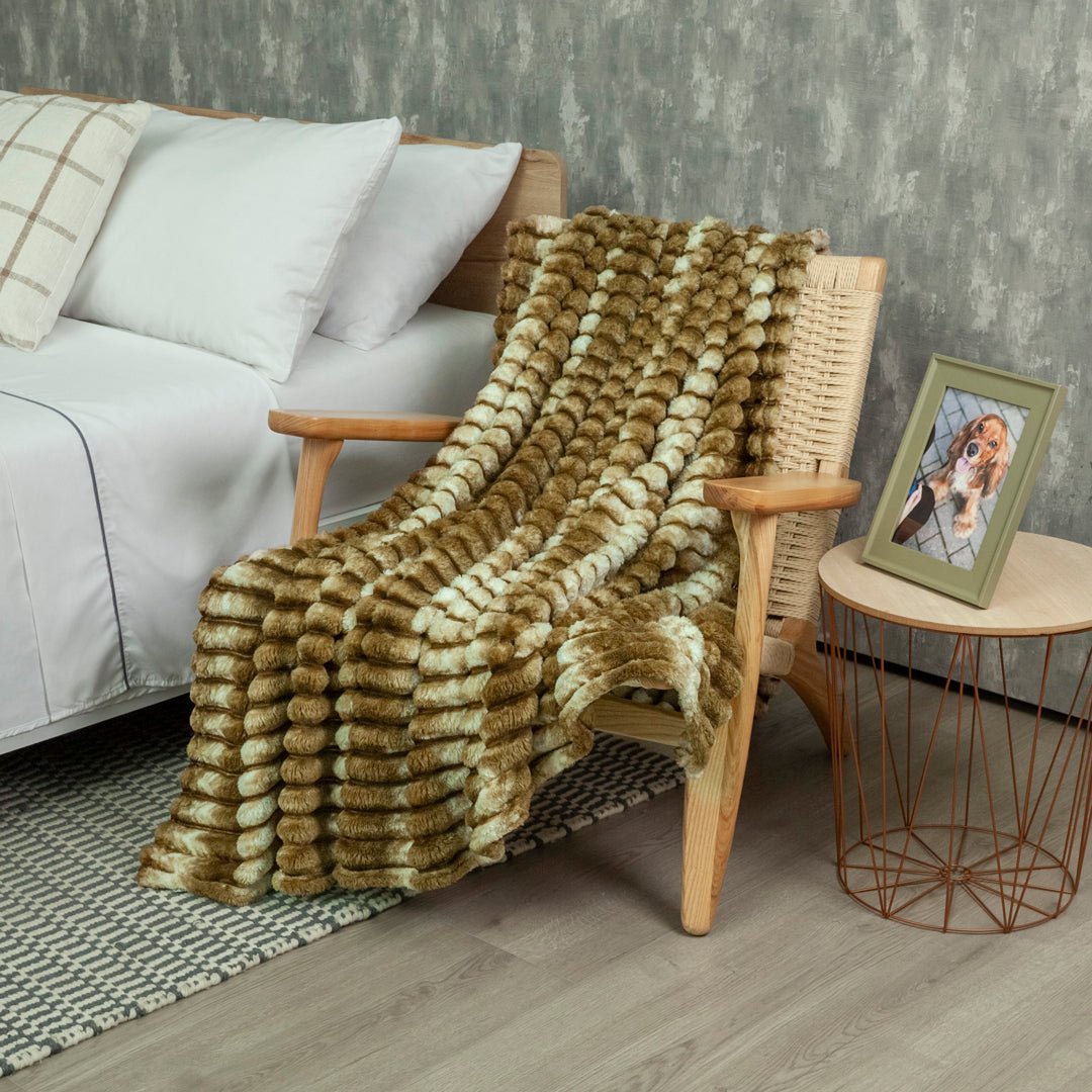 Cobija Malu Dorado 180x200cm Fondo Entero - COBIJAS Y MANTAS | Bylmo