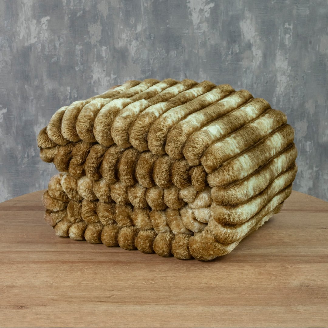 Cobija Malu Dorado 180x200cm Fondo Entero - COBIJAS Y MANTAS | Bylmo