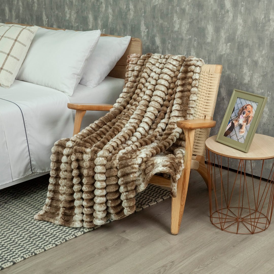 Cobija Malu Café 180x200cm Fondo Entero - COBIJAS Y MANTAS | Bylmo