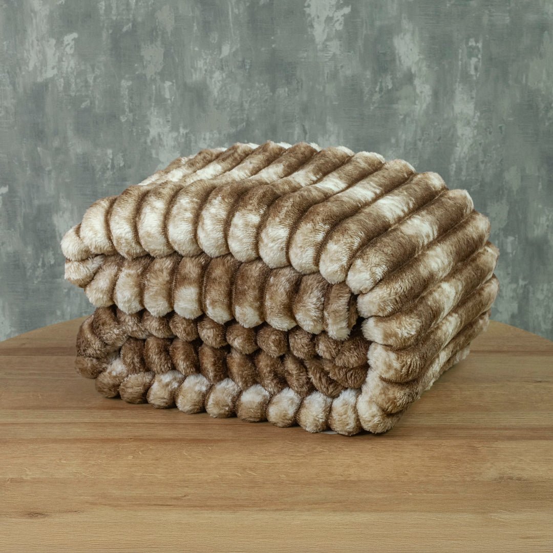 Cobija Malu Café 180x200cm Fondo Entero - COBIJAS Y MANTAS | Bylmo