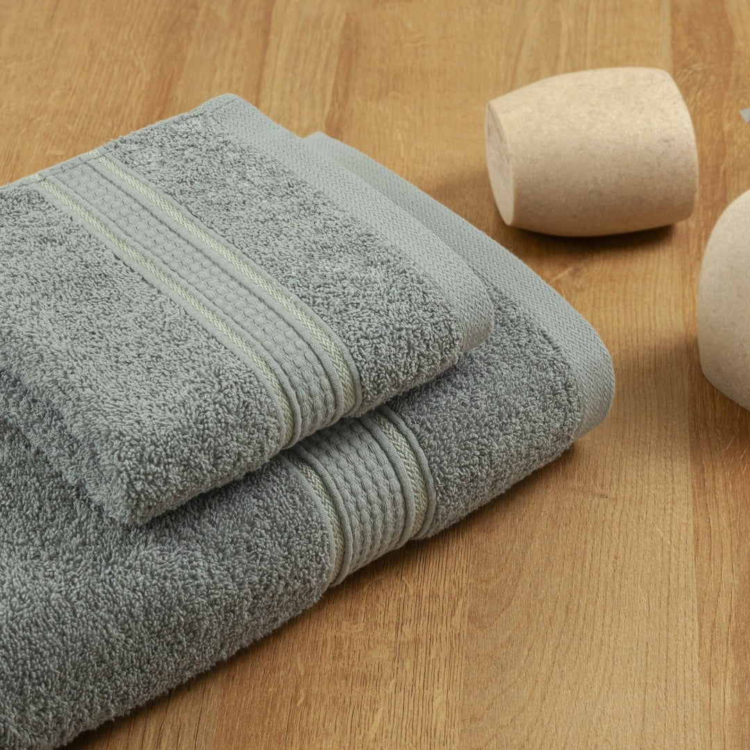 Toalla de Manos Senda Gris Concreto 40x70cm Fondo Entero Extrasuave - TOALLAS | Bylmo