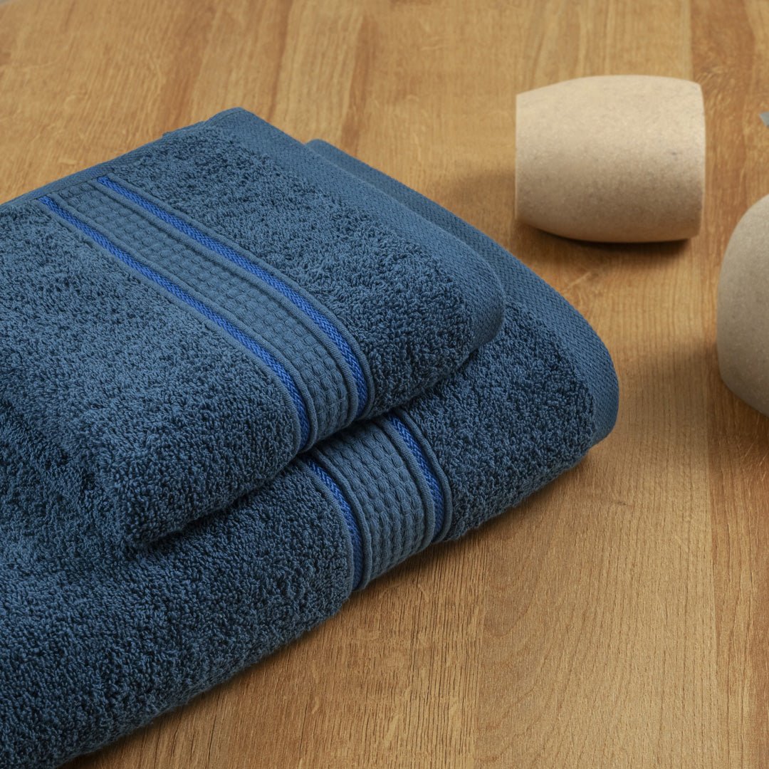 Toalla de Cuerpo Senda Azul Prusia 70x140cm Fondo Entero Extrasuave - TOALLAS | Bylmo