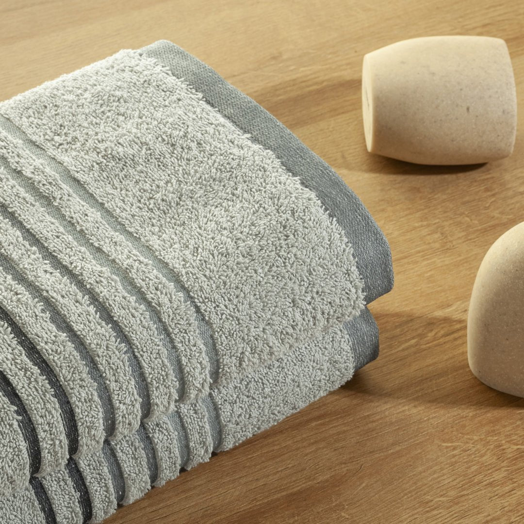 Toalla de Cuerpo Mediterráneo Gris 70x130cm Fondo Entero Extrasuave - TOALLAS | Bylmo