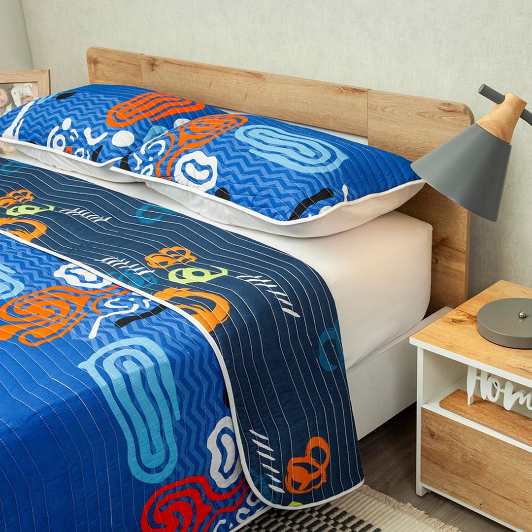 Cubrelecho Sendero Tribal Azul y Azul Oscuro para Cama Sencilla 100 X 190 Cm Prensado de Tribal - TENDIDOS Y CUBRELECHOS | Bylmo