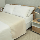 Cubrelecho Doble Faz Trama Arena y Blanco para Cama Doble 140 X 190 Cm Prensado Fondo Entero - TENDIDOS Y CUBRELECHOS | Bylmo