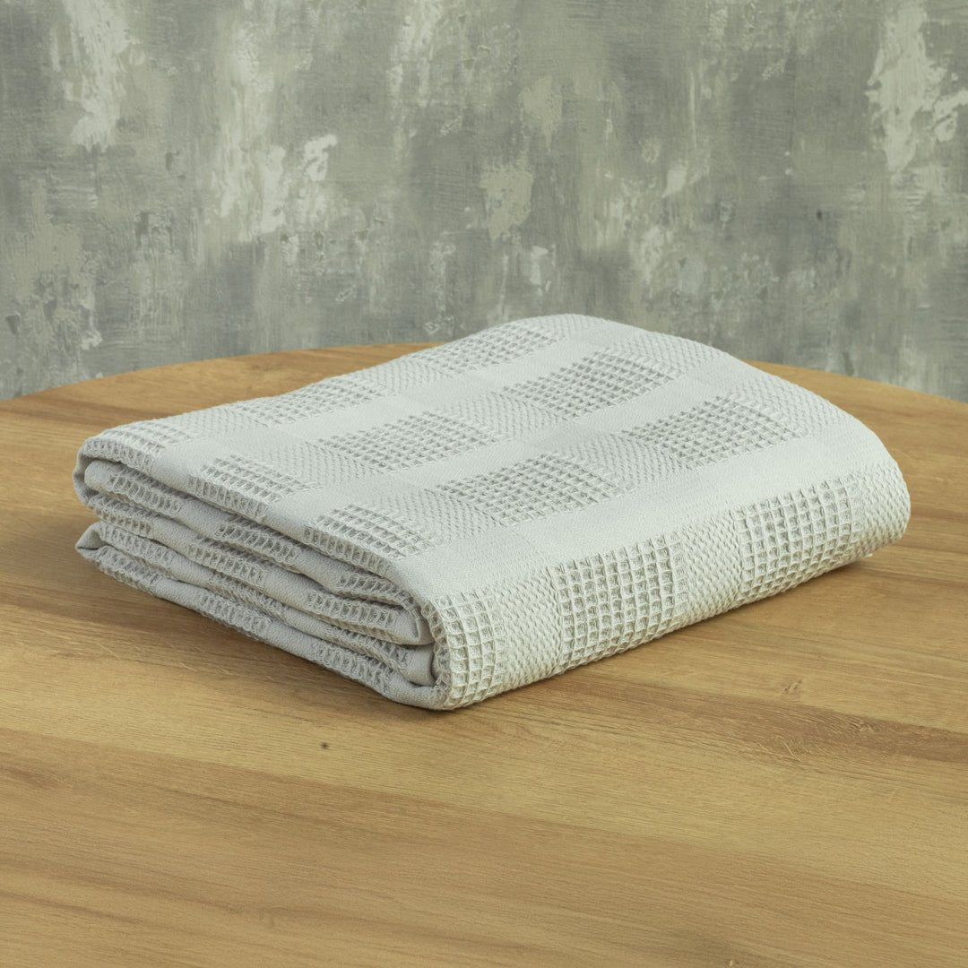 Cubrecama Elegant Gris 150x200cm Fondo Entero - TENDIDOS Y CUBRELECHOS | Bylmo