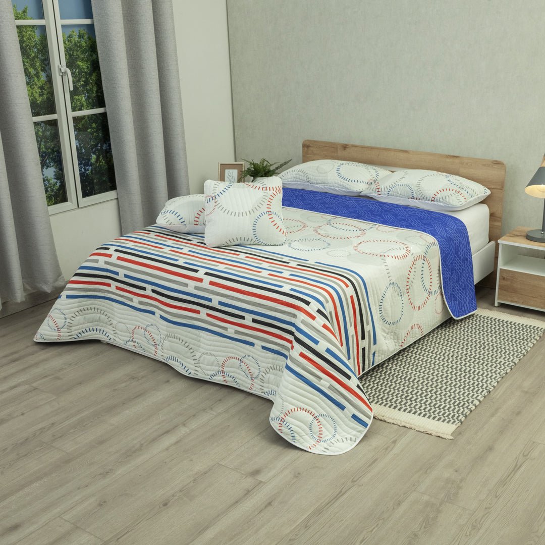 Cubrelecho City Code Blanco y Azul para Cama King 200 X 200 Cm Prensado de Lineas Y Circulos - TENDIDOS Y CUBRELECHOS | Bylmo