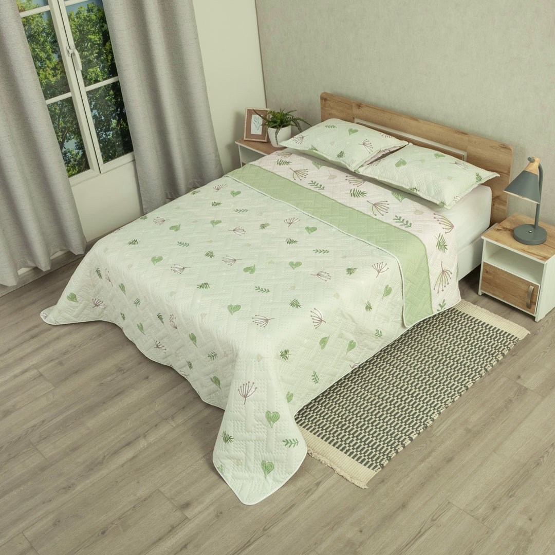 Cubrelecho Doble Faz Style Aura Natural Blanco y Verde Claro para Cama Doble 140 X 190 Cm de Hojas - TENDIDOS Y CUBRELECHOS | Bylmo