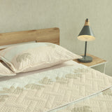 Cubrelecho Doble Faz Style Encanto Pastel Rosa Claro y Blanco para Cama Doble 140 X 190 Cm de Hojas - TENDIDOS Y CUBRELECHOS | Bylmo