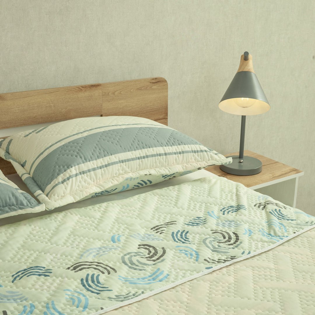 Cubrelecho Doble Faz Style Ocean Chic Blanco para Cama Queen 160 X 190 Cm de Lineas Ondulantes - TENDIDOS Y CUBRELECHOS | Bylmo