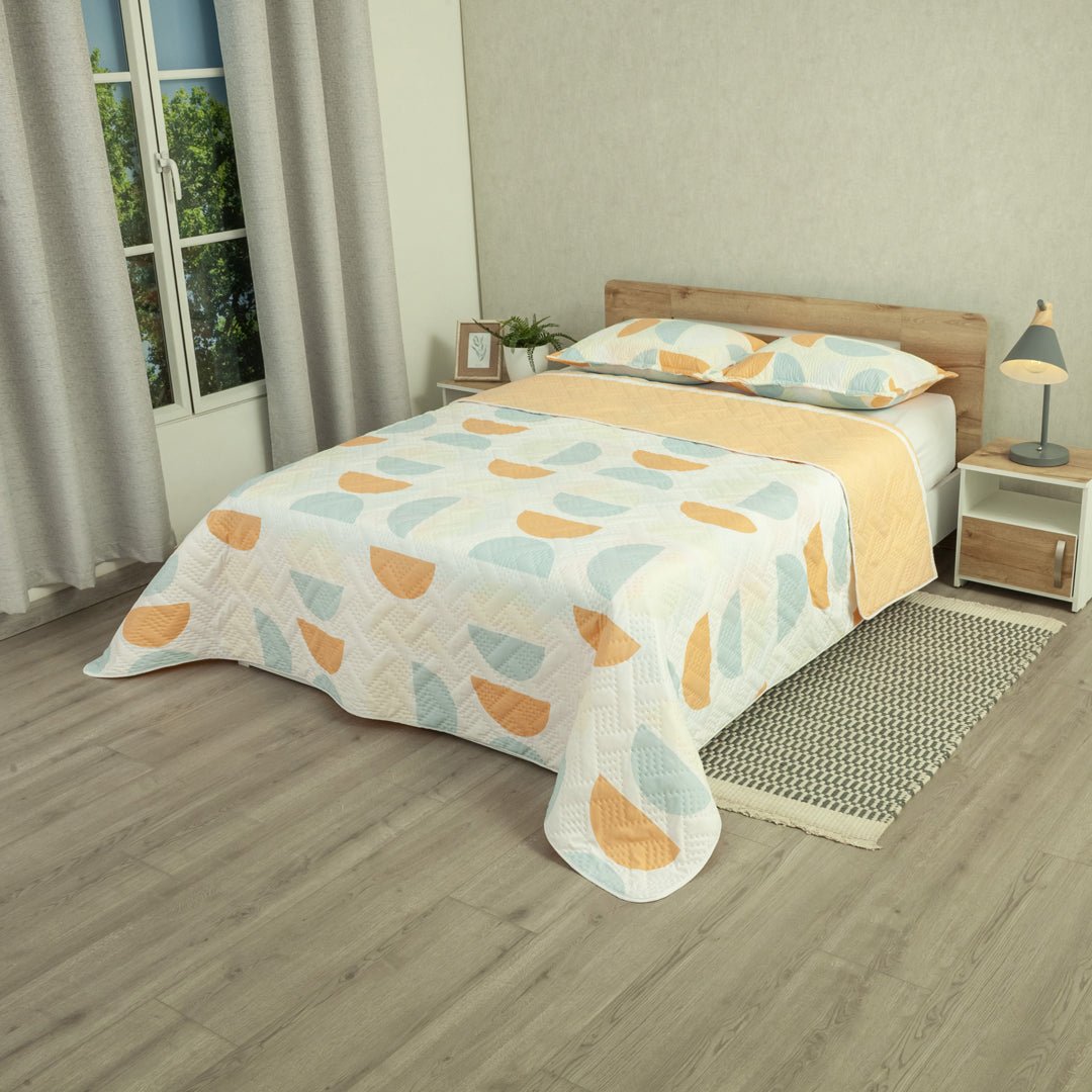 Cubrelecho Doble Faz Style Curvas del Tiempo Blanco y Naranja para Cama Queen 160 X 190 Cm de Semicirculos - TENDIDOS Y CUBRELECHOS | Bylmo