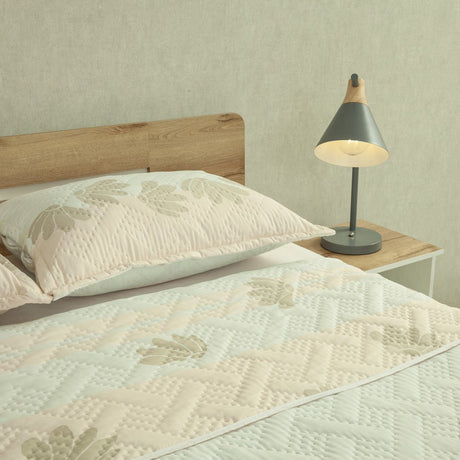 Cubrelecho Doble Faz Style Encanto Pastel Rosa Claro y Blanco para Cama King 200 X 200 Cm de Hojas - TENDIDOS Y CUBRELECHOS | Bylmo