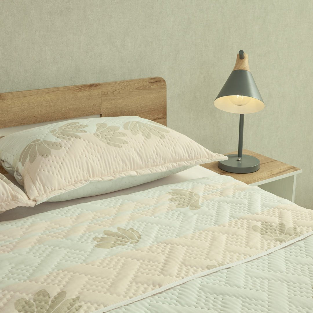 Cubrelecho Doble Faz Style Encanto Pastel Rosa Claro y Blanco para Cama Semidoble 120 X 190 Cm de Hojas - TENDIDOS Y CUBRELECHOS | Bylmo