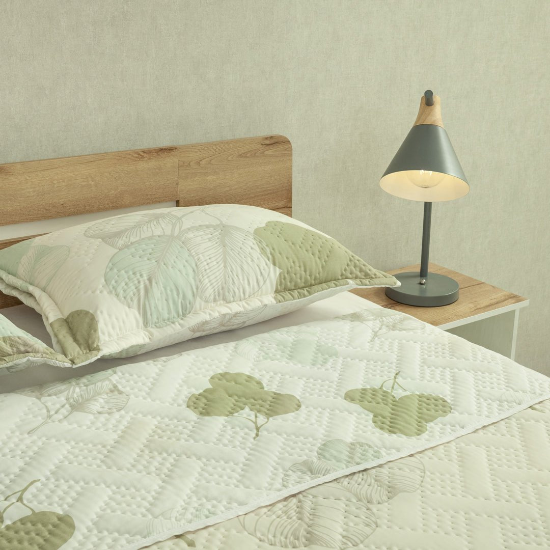 Cubrelecho Doble Faz Style Bosque Sereno Blanco y Verde grisáceo para Cama Semidoble 120 X 190 Cm de Hojas - TENDIDOS Y CUBRELECHOS | Bylmo