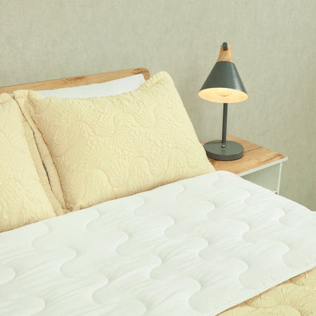 Cubrelecho Flora Amarillo y Blanco para Cama Queen 160 X 190 Cm Fondo Entero - TENDIDOS Y CUBRELECHOS | Bylmo