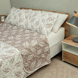 Cubrelecho Doble Faz Trama Café y Blanco para Cama Doble 140 X 190 Cm Prensado de Hojas - TENDIDOS Y CUBRELECHOS | Bylmo