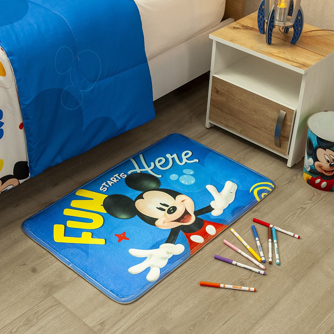 Tapete Disney Azul y Rojo 80x50cm para Dormitorio de Mickey - TAPETES Y ALFOMBRAS | Bylmo