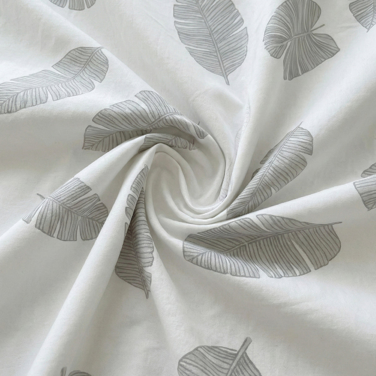 Juego de Sabanas Leaf Gray Blanco para colchón Semidoble 120 X 190 Cm 200 Hilos Con Elastico - SABANAS | Bylmo