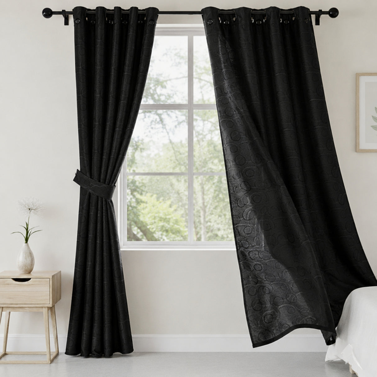 Cortina Jacquard Negro 270x215cm Doble Faz de Simbolos Geometricos