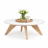 Sala Beige y Blanco 174x92cm con Un Sofá Cama Un Puff y Una Mesa de Centro