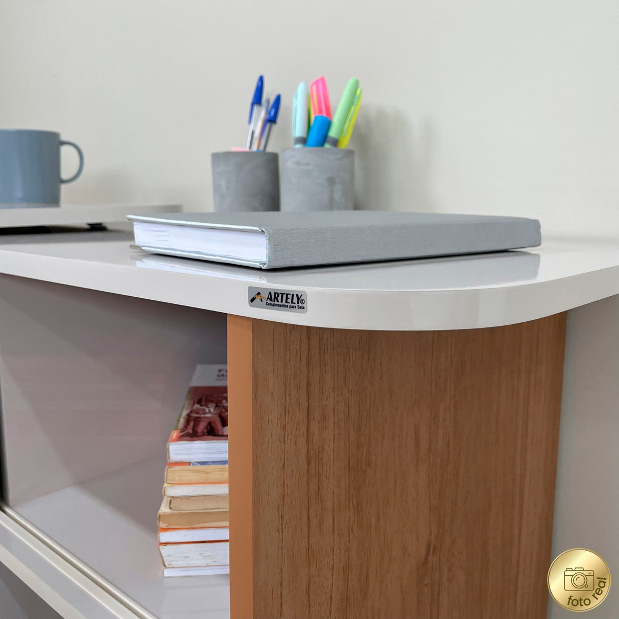 Escritorio Transformable Nomad Café Claro y Beige 118.5x73.5cm con Un Cajón y con Organizador de Libros