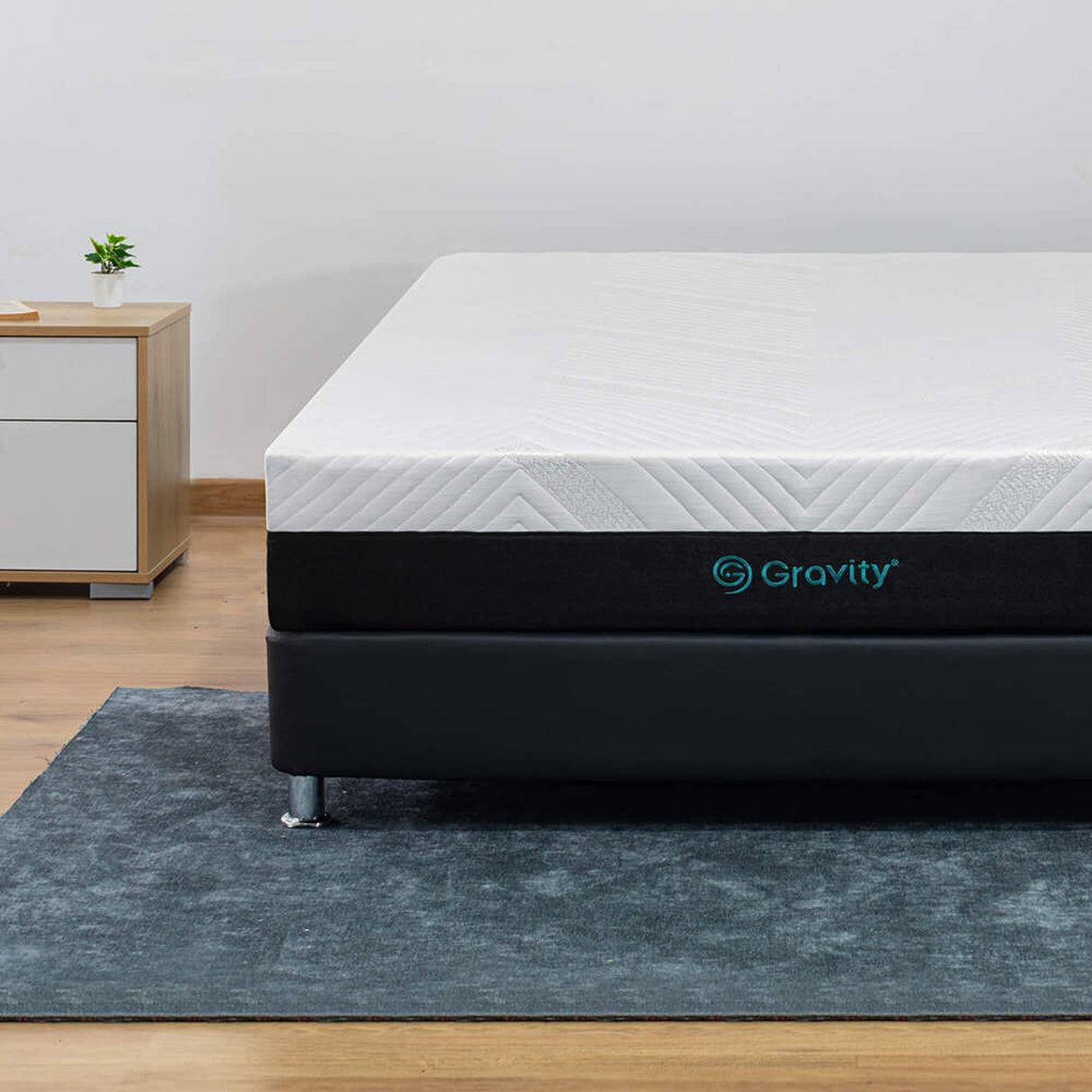 Combo Colchón Enrollado Gravity P24 Blanco Doble 140 X 190 Cm Ortopedico Firmeza Medio con Dos Almohada Stellar Soft y Un Protector de Colchón