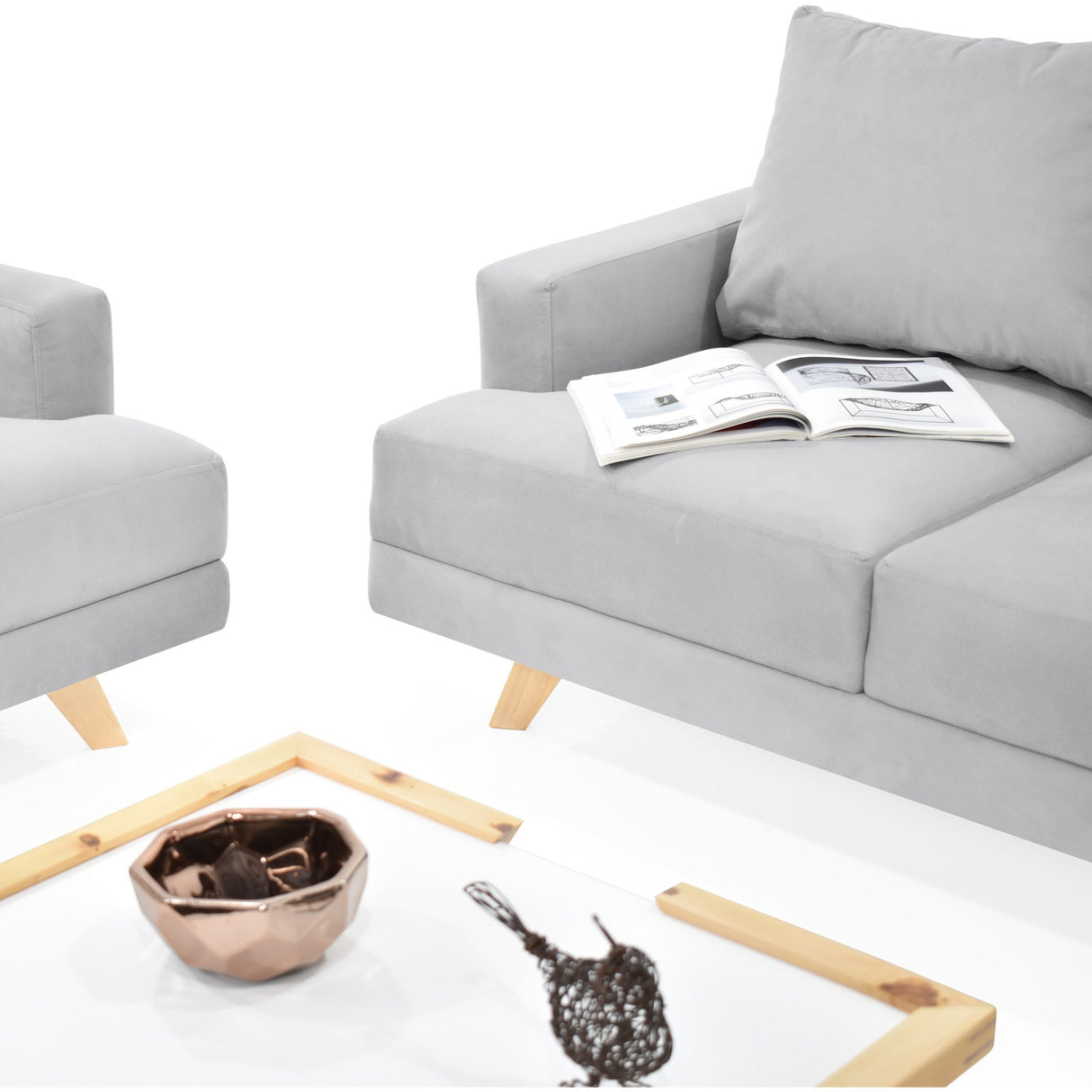 Sala Lisboa Plata y Matiz Natural 137x84cm de Tres Puestos y con Apoya Brazos