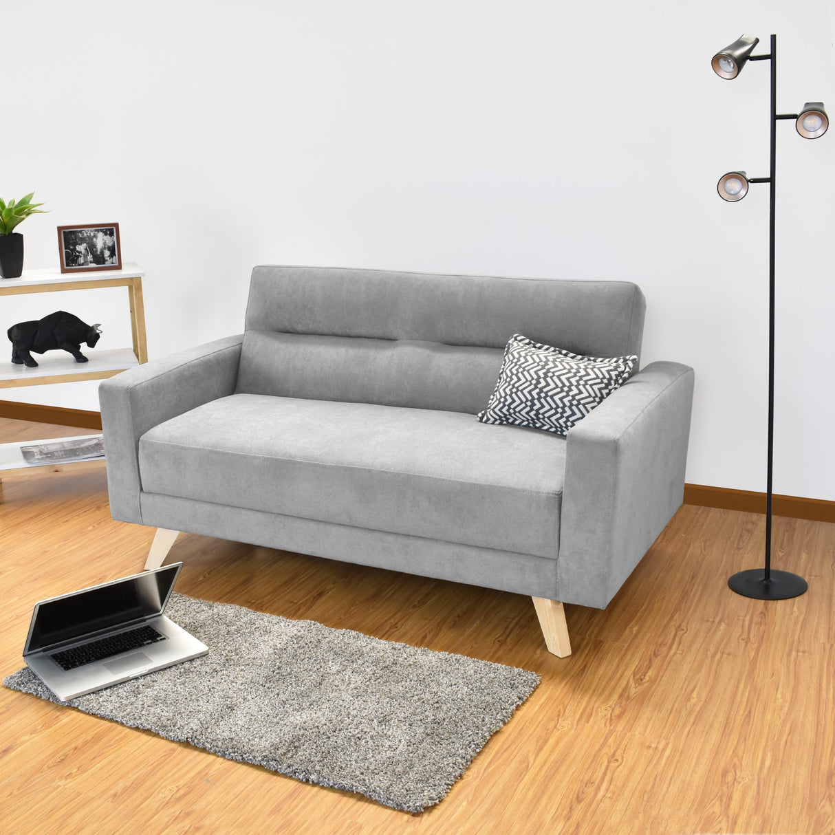 Sofá Barza Plata Dorsey y Matiz Natural 150x82cm de Dos Puestos con Apoya Brazos
