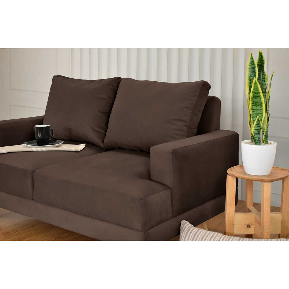 Sofá Lisboa Chocolate Denver y Matiz Natural 137x84cm de Dos Puestos sin Apoya Brazos