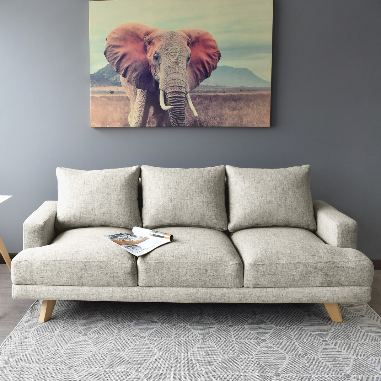 Sofá Lisboa Taupe Dicosta y Matiz Natural 192x85cm de Tres Puestos con Apoya Brazos