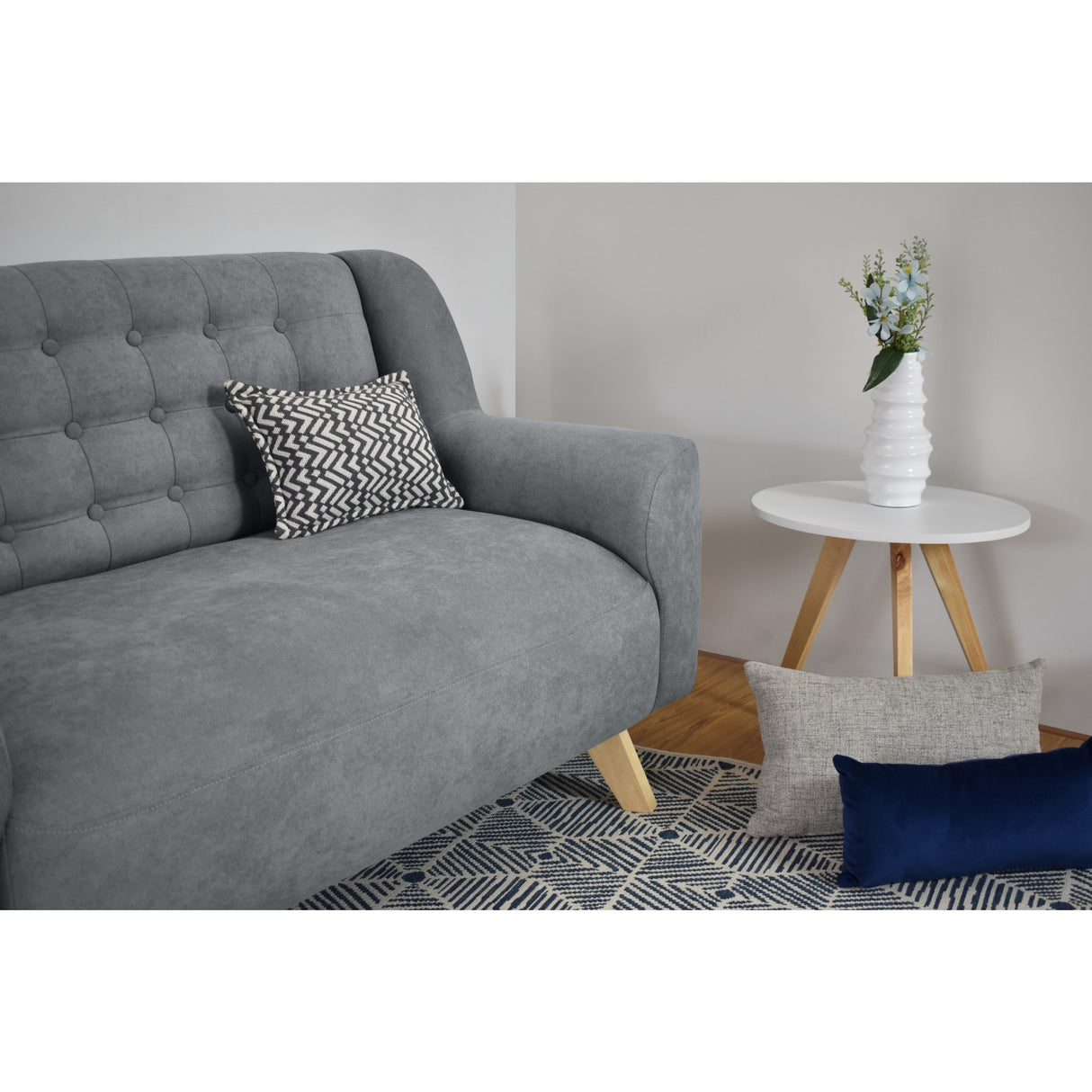 Sofá Marruecos Plata Dorsey y Matiz Natural 140x92cm de Dos Puestos con Apoya Brazos