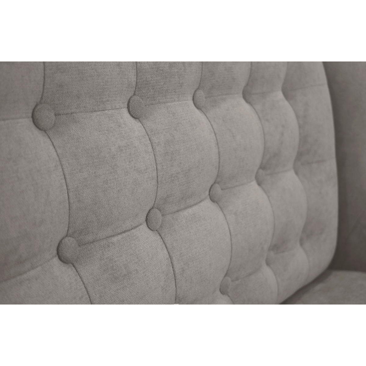Sofá Marruecos Taupe Dorsey y Matiz Natural 140x92cm de Dos Puestos con Apoya Brazos