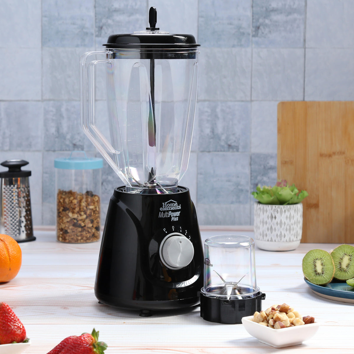 Licuadora Multipower Plus Negro 17x39.5cm de 1.5 Litros de Cuatro Aspas y con Cuatro Velocidades
