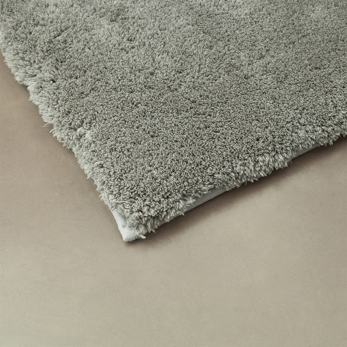 Tapete de baño gris 50x80 cm en microfibra antideslizante suave