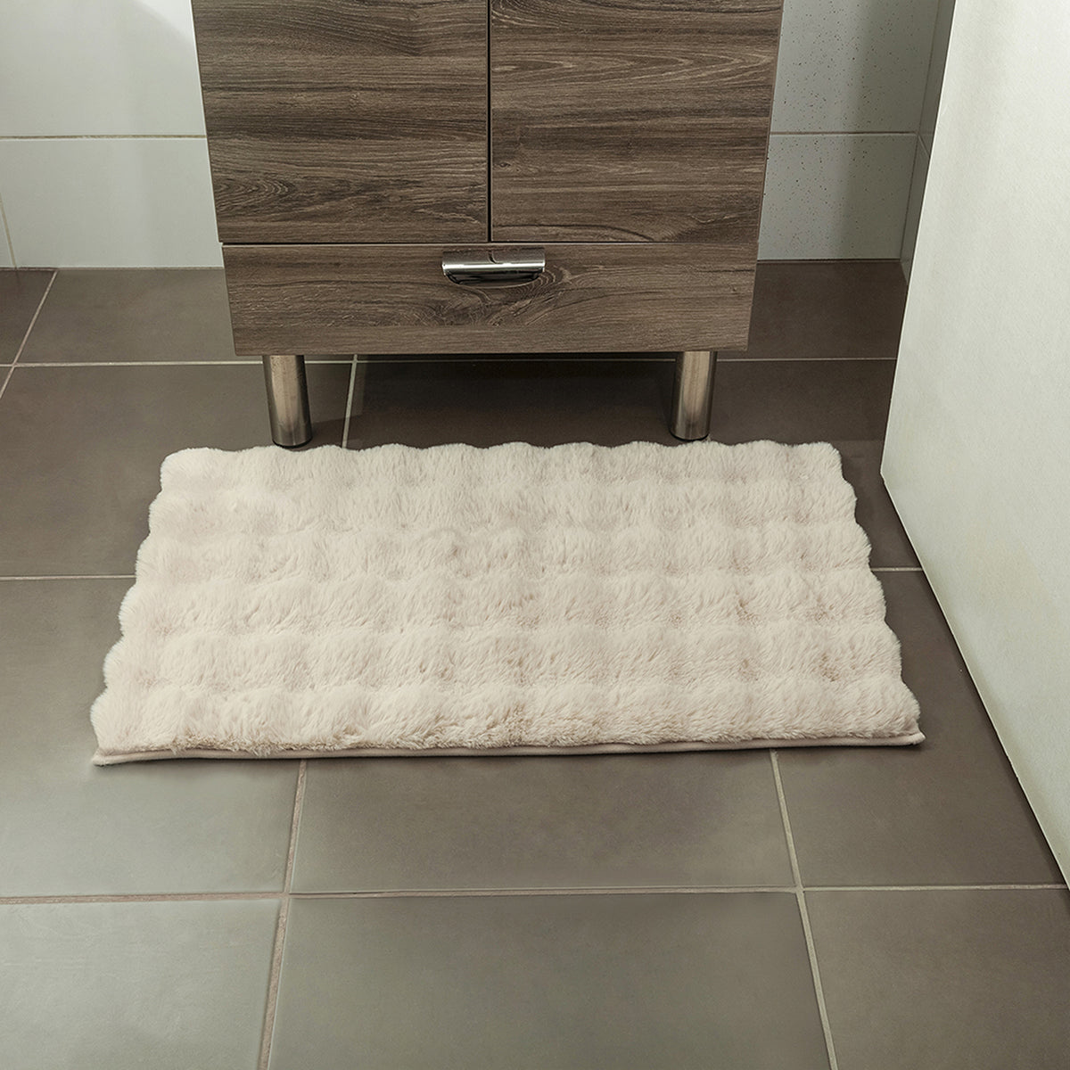 Tapete de baño beige claro antideslizante en microfibra 50x80 cm