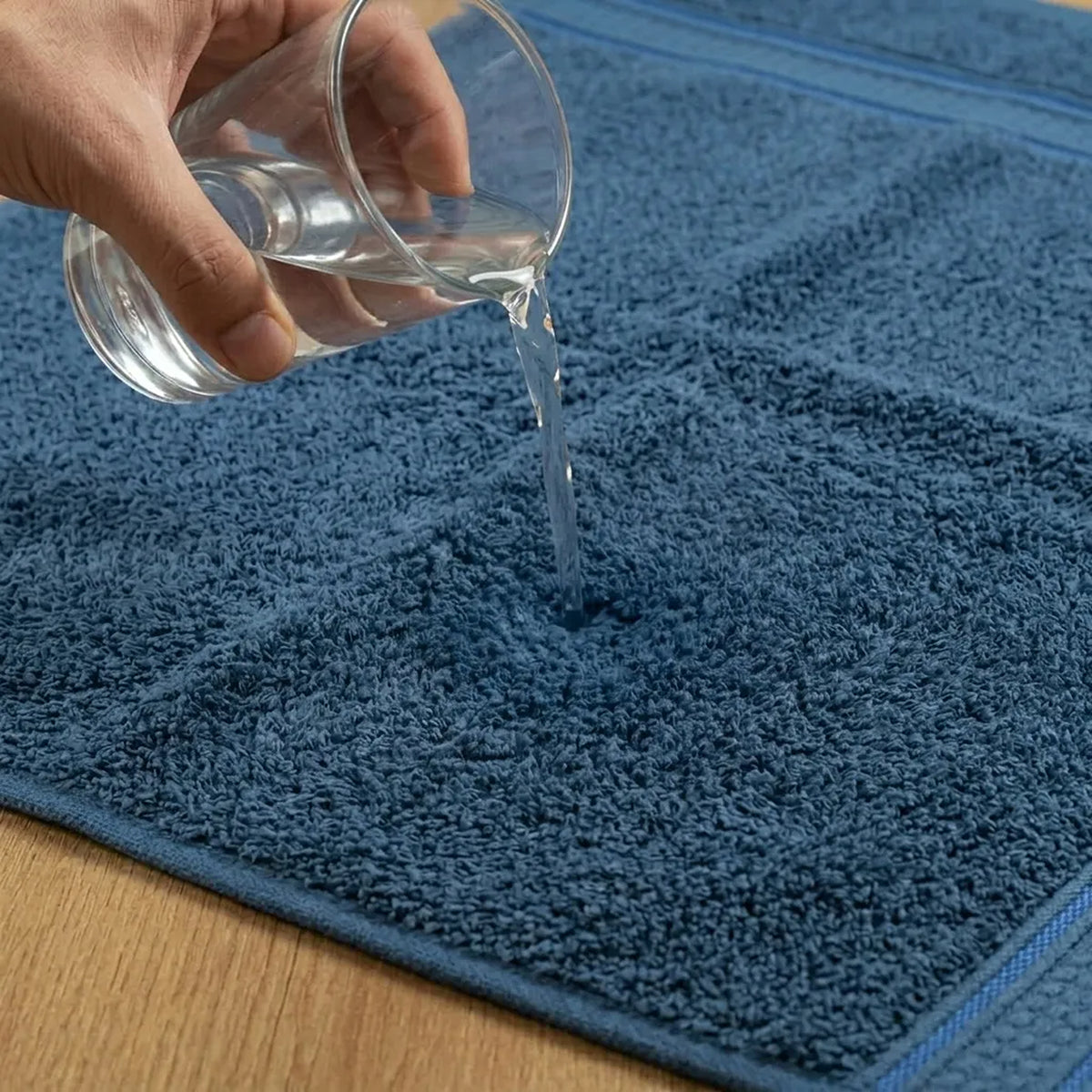 Toalla de manos Azul Prusia Senda en algodón 40x70 cm 550 gm